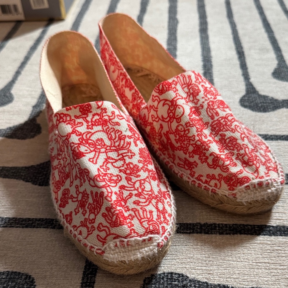 Orange and white Patterned Espadrilles
Kukuxumusu